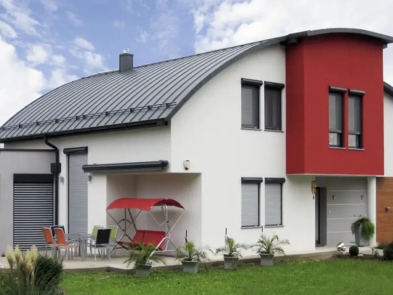 Alukon Vorbaurollladen an einem Einfamilienhaus in Kiel